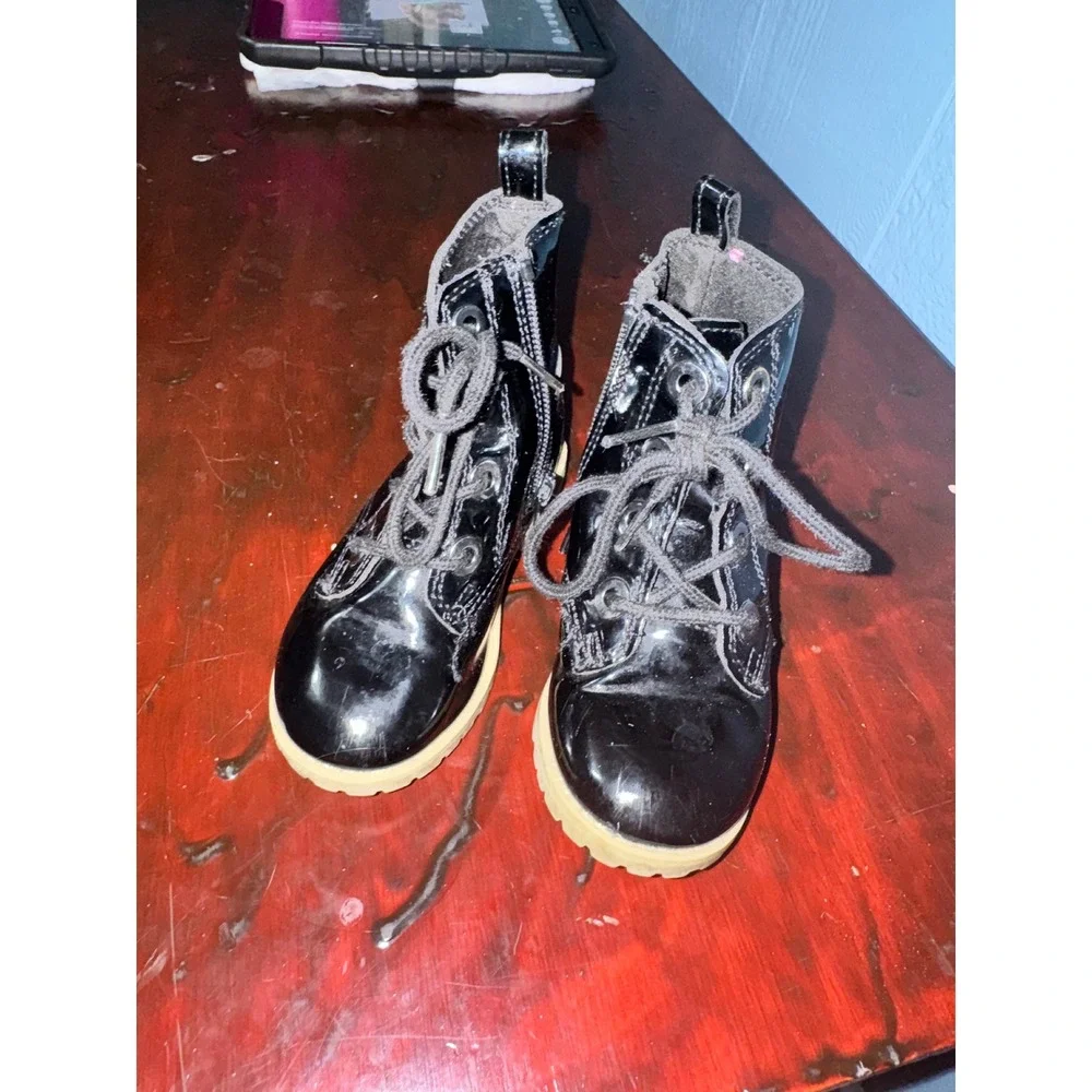 Kids boots size 7c